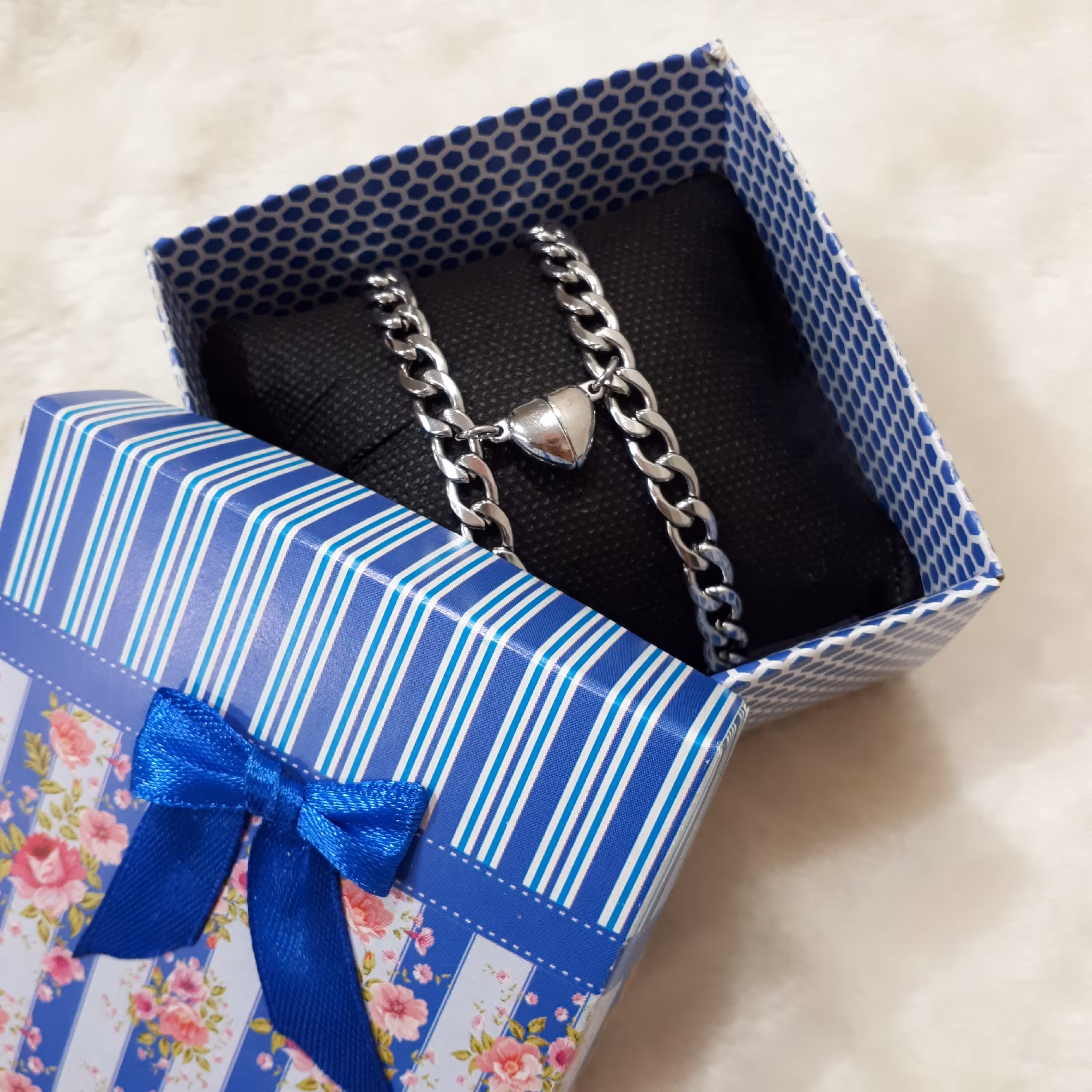 ست دستبند دوستی کیفیت تضمینی و رنگ ثابت با جعبه کادویی ست دستبند دوستی ست دستبند کاپلی دستبند زوجی دستبند ست کارتیر 