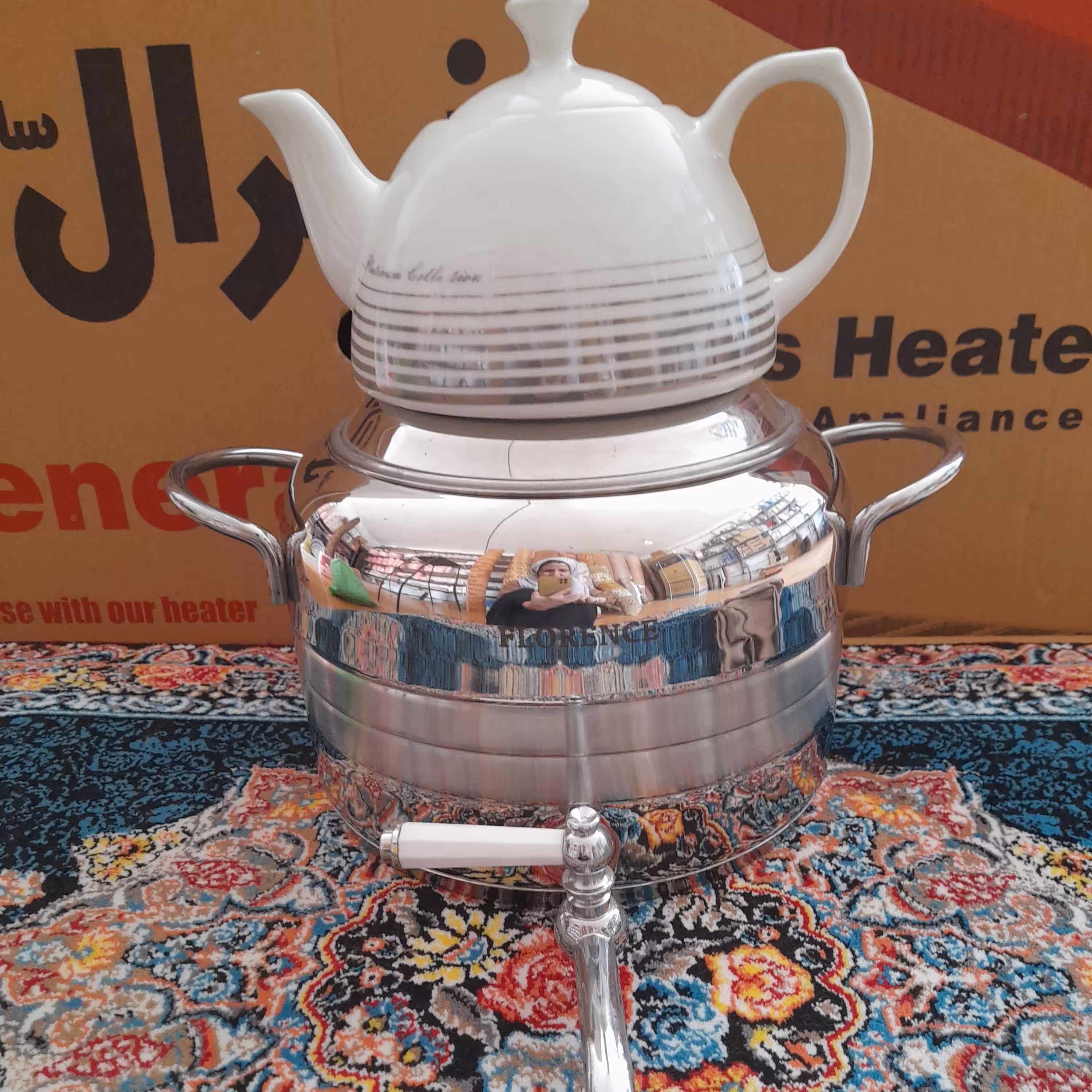 کتری قوری ست رنگ  طوسی وسفید  سایز منا سب 