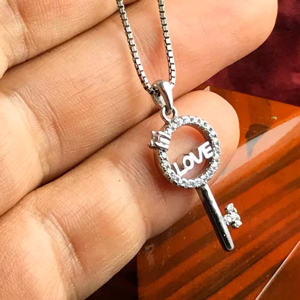  گردنبند توگردنی فوق العاده شیک کلید عشق  