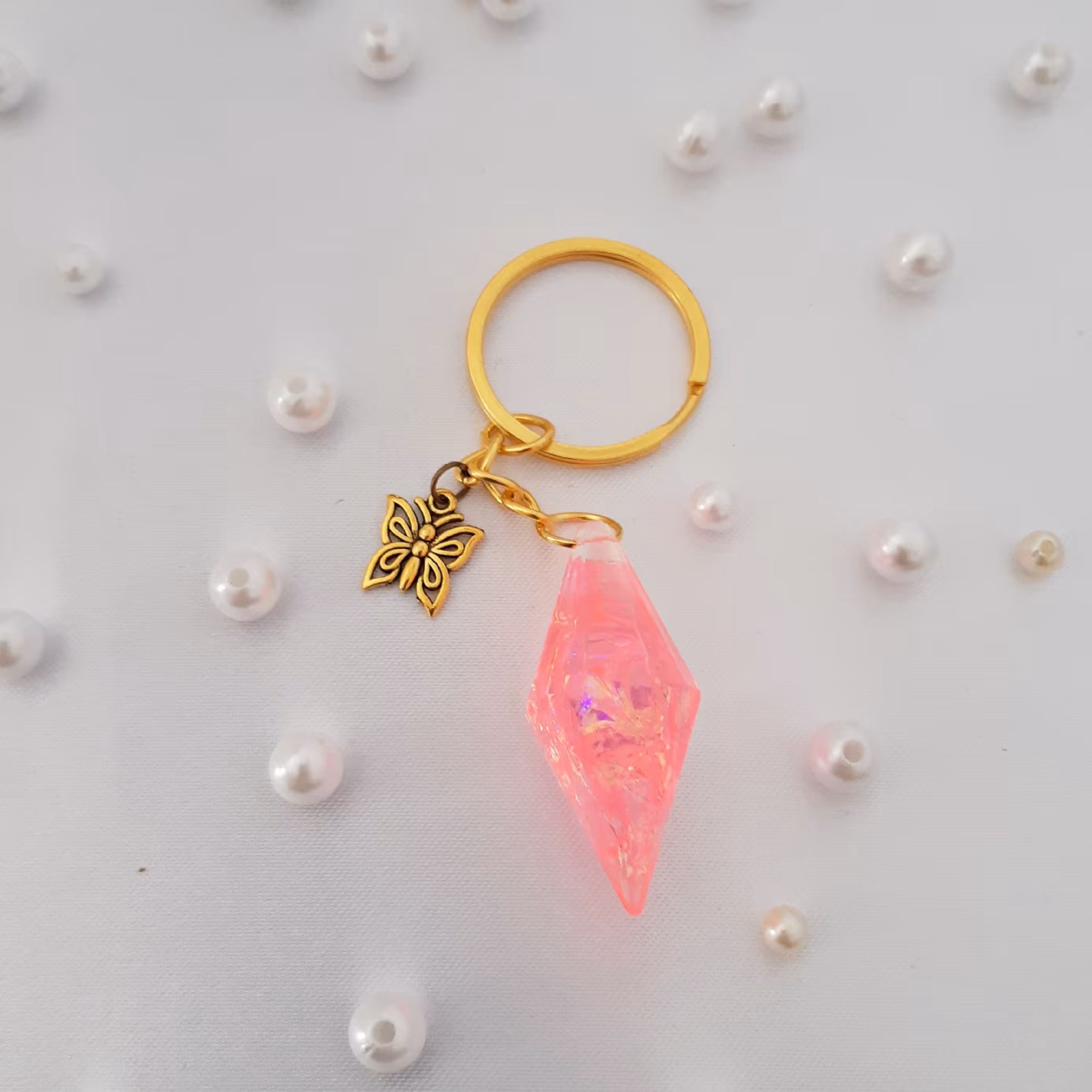 سرکلیدی و جاسوییچی رزینی طرح الماس با آویز پروانه طلایی