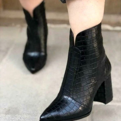 نیم بوت پاشنه دار