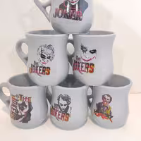 ماگ مدل انگشتی با طرح JOKER رنگ طوسی روشن