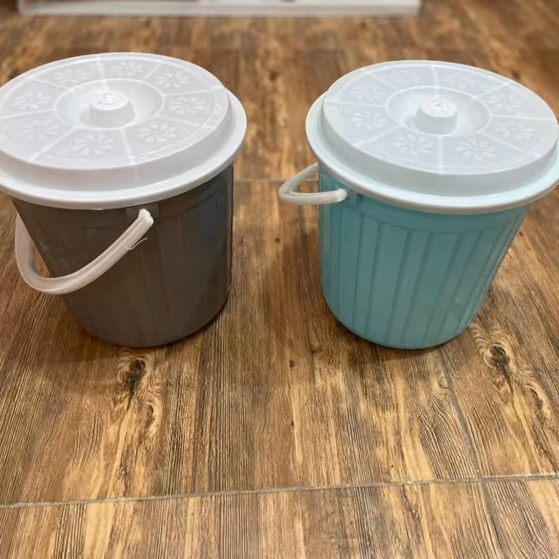 سطل درب دار