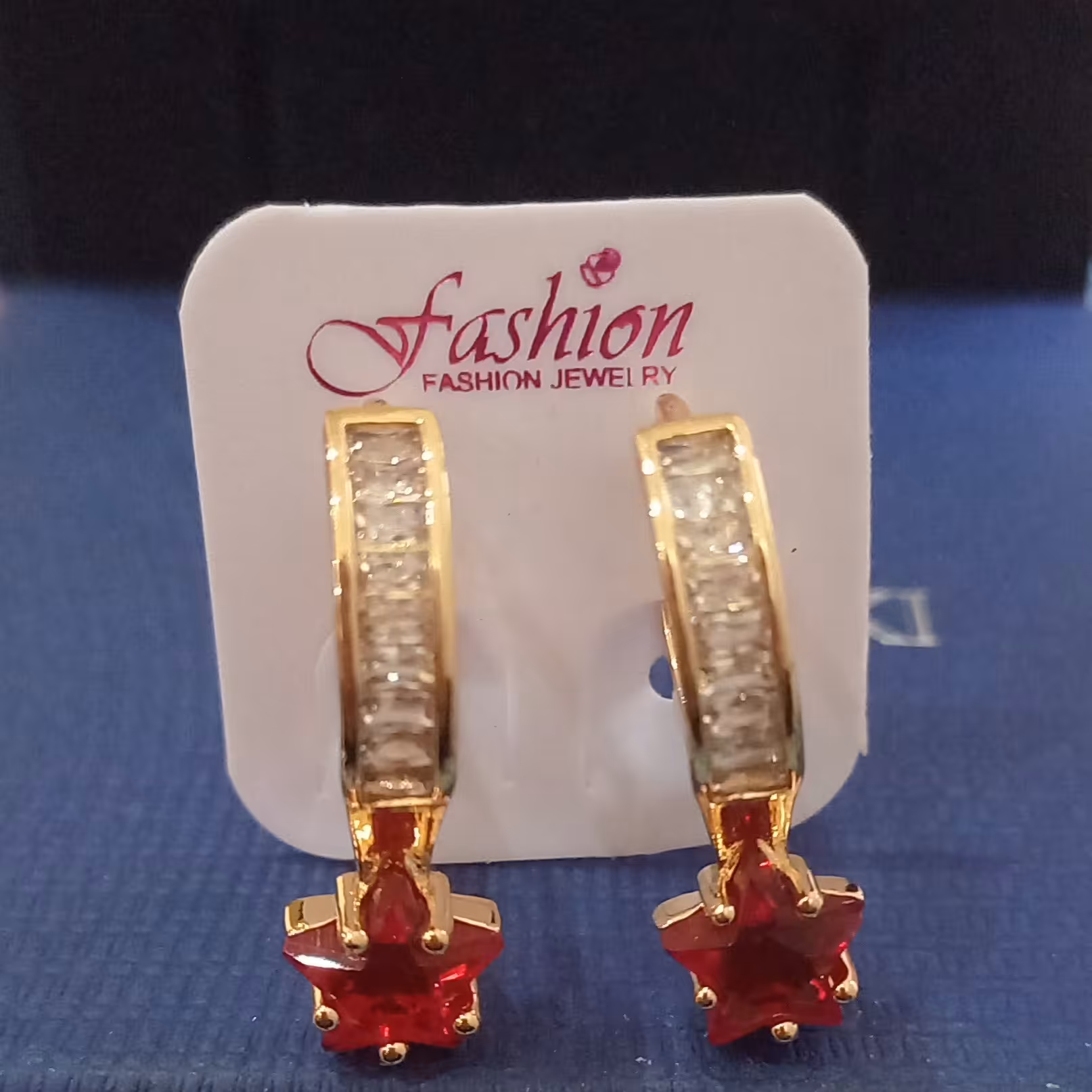 گوشواره های قرمز