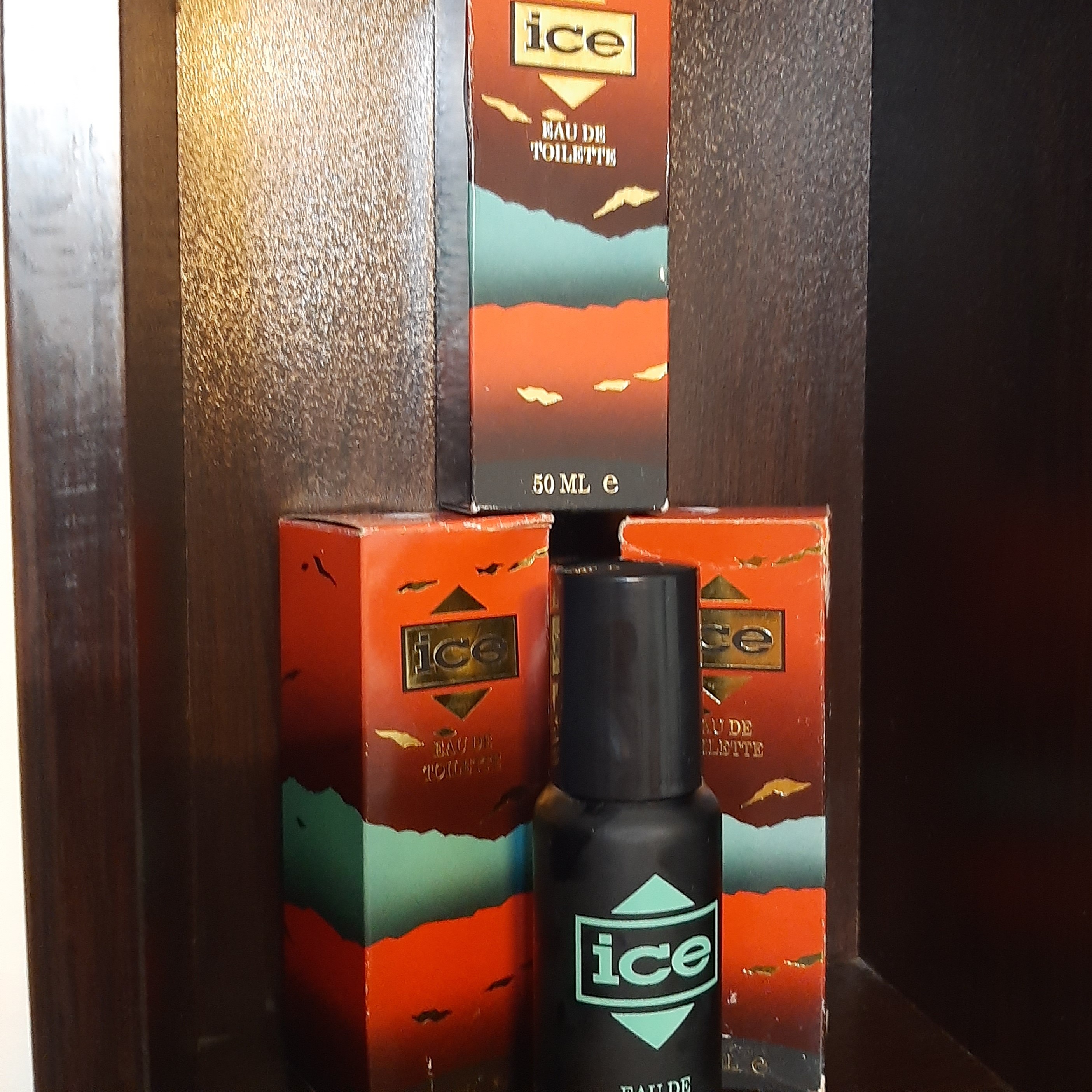 ادکلن آیس  ice. اسپورت .50 میل بعلت گذشتن تاریخ زیر قیمت