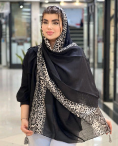 شال نخی منگوله دار سفید ومشکی