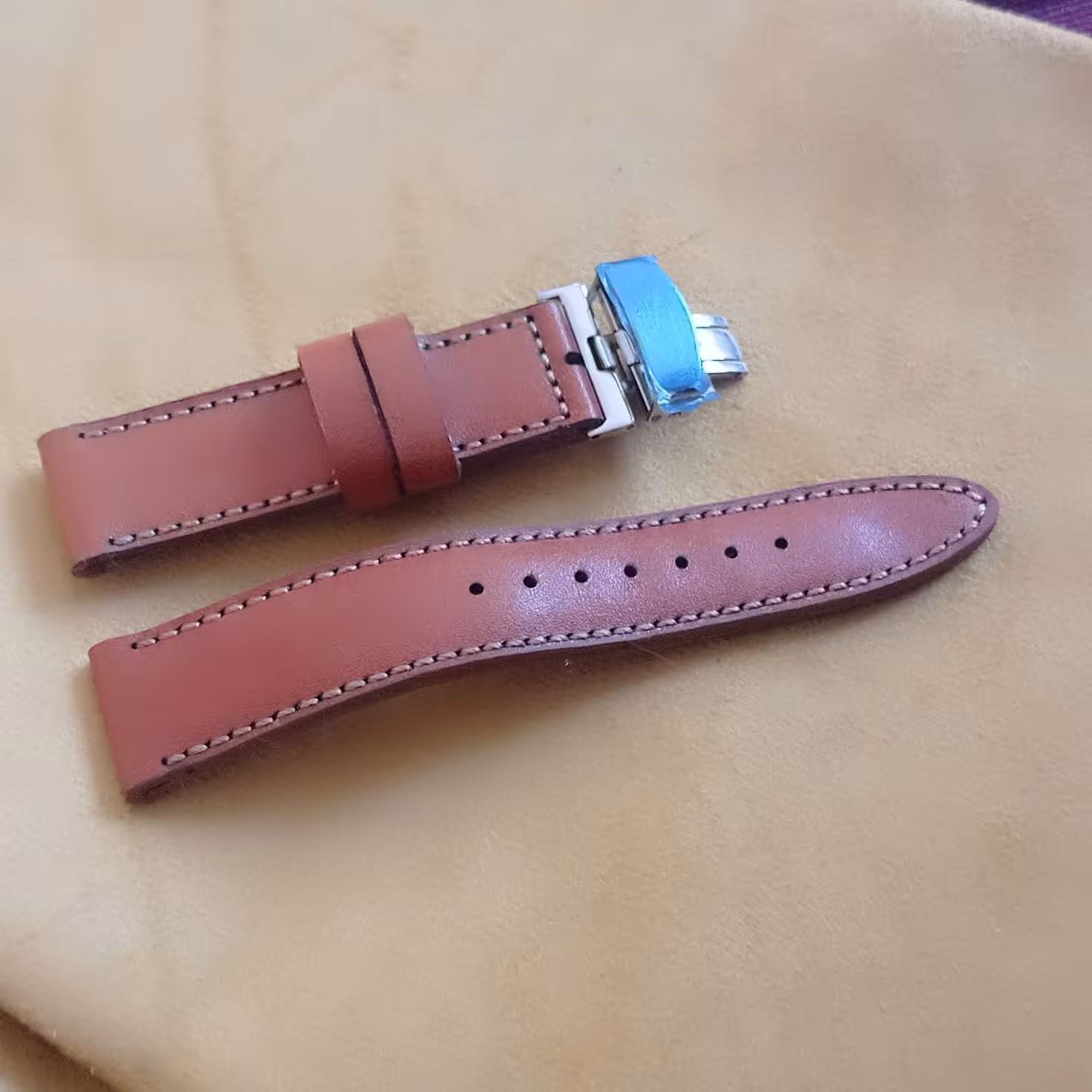 بند ساعت  تهیه شده از چرم طبیعی  همراه با قفل فیکس