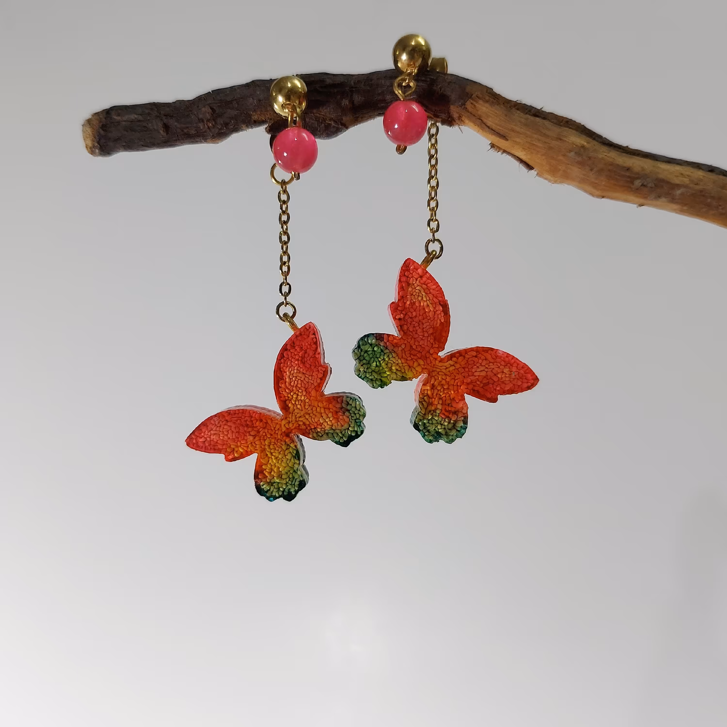 گوشواره پروانه فانتزی میخی با آویز استیل رنگ ثابت 