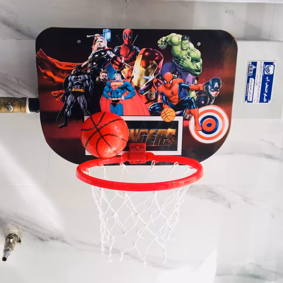 اسباب بازی توری و توپ بسکتبال 