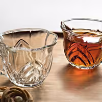 ست فنجان تیارا کریستالی دارای نقش و نگار زیبا مارک ساچی SACHI دارای قوطی لوکس کادویی   بهترین برای پذیرایی از مهمان   من