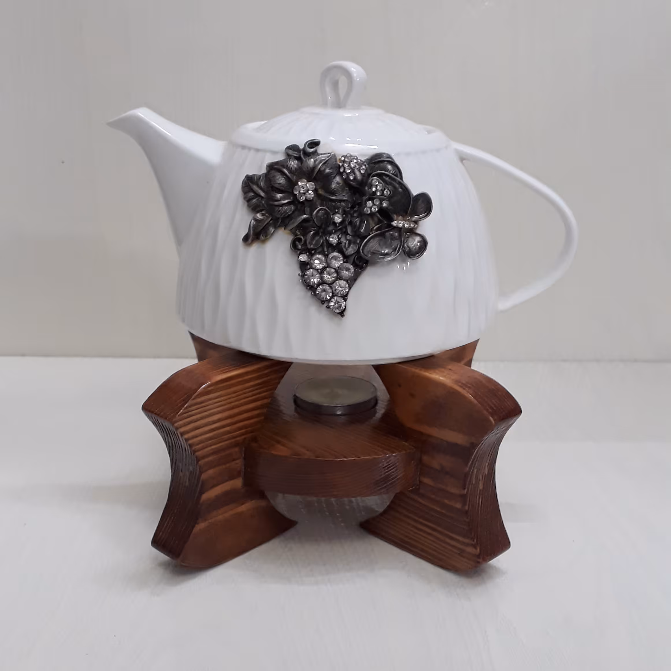 وارمر چوبی چای و دمنوش ،ساخته شده از بهترین متریال .قابل استفاده در تمامی مکانهای پذیرایی.ارسال با تیپاکس بصورت پس کرایه