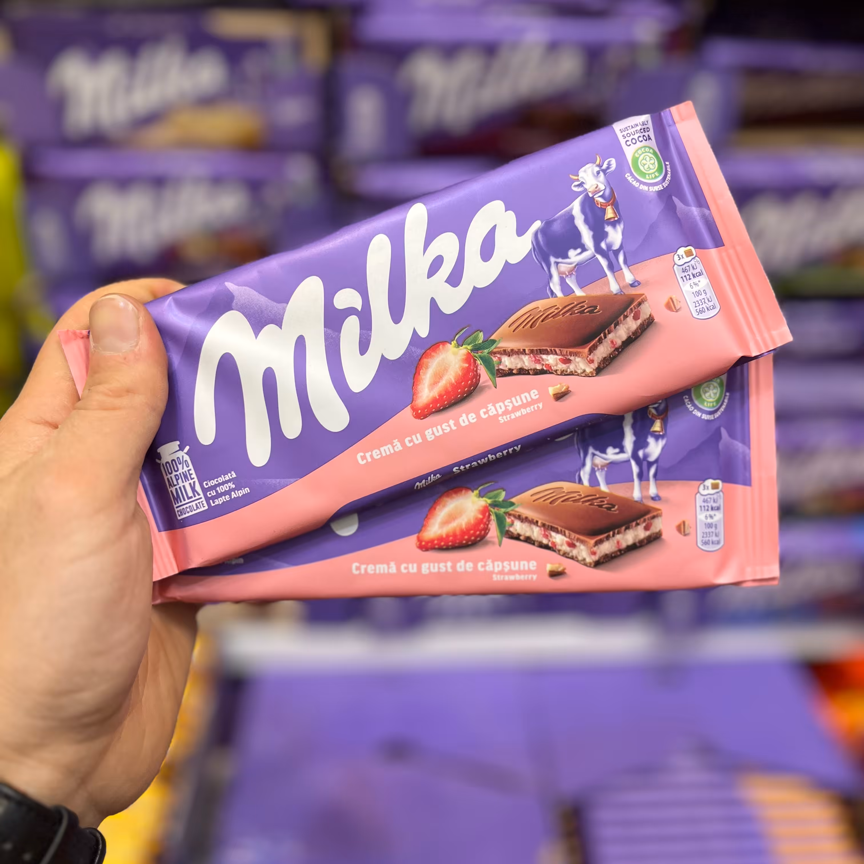 شکلات میلکا توت فرنگی 