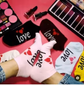 جوراب طرح لاو