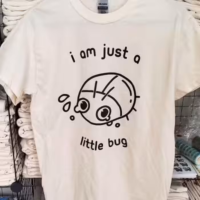 تیشرت سفید اسپان طرح کفشدوزک