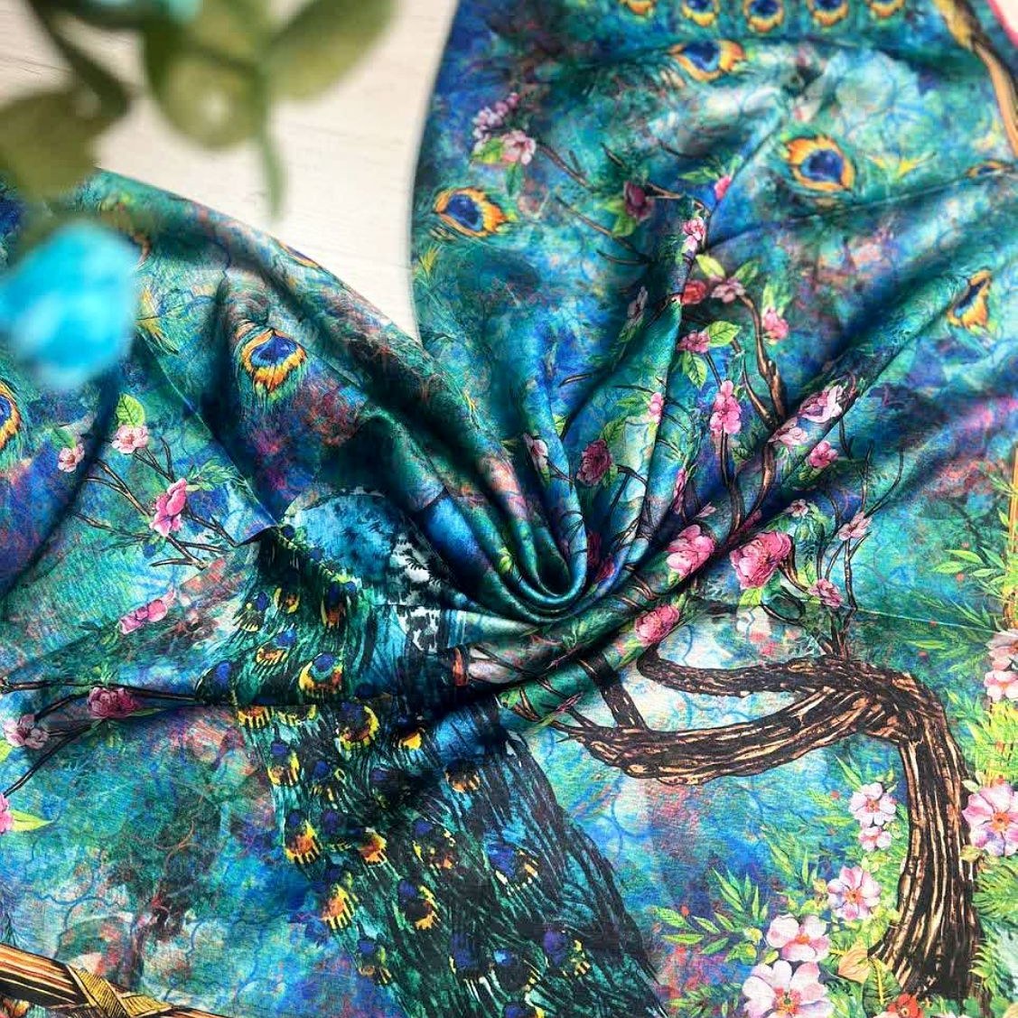 روسری ابریشم طاووسی