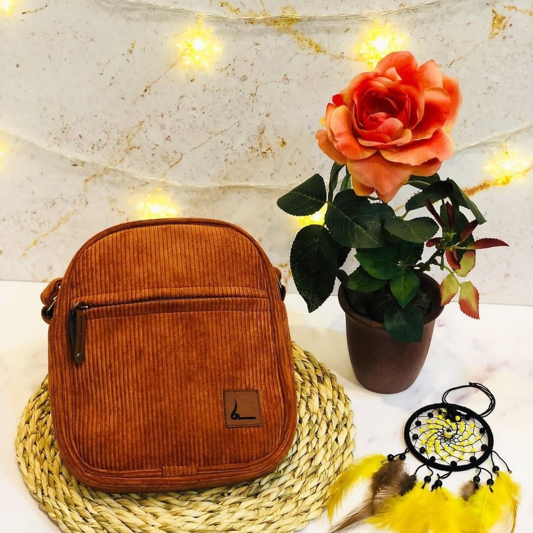 کیف دخترانه و زنانه جنس مخمل کبریتی در رنگ بندی (دارای بند بلند )