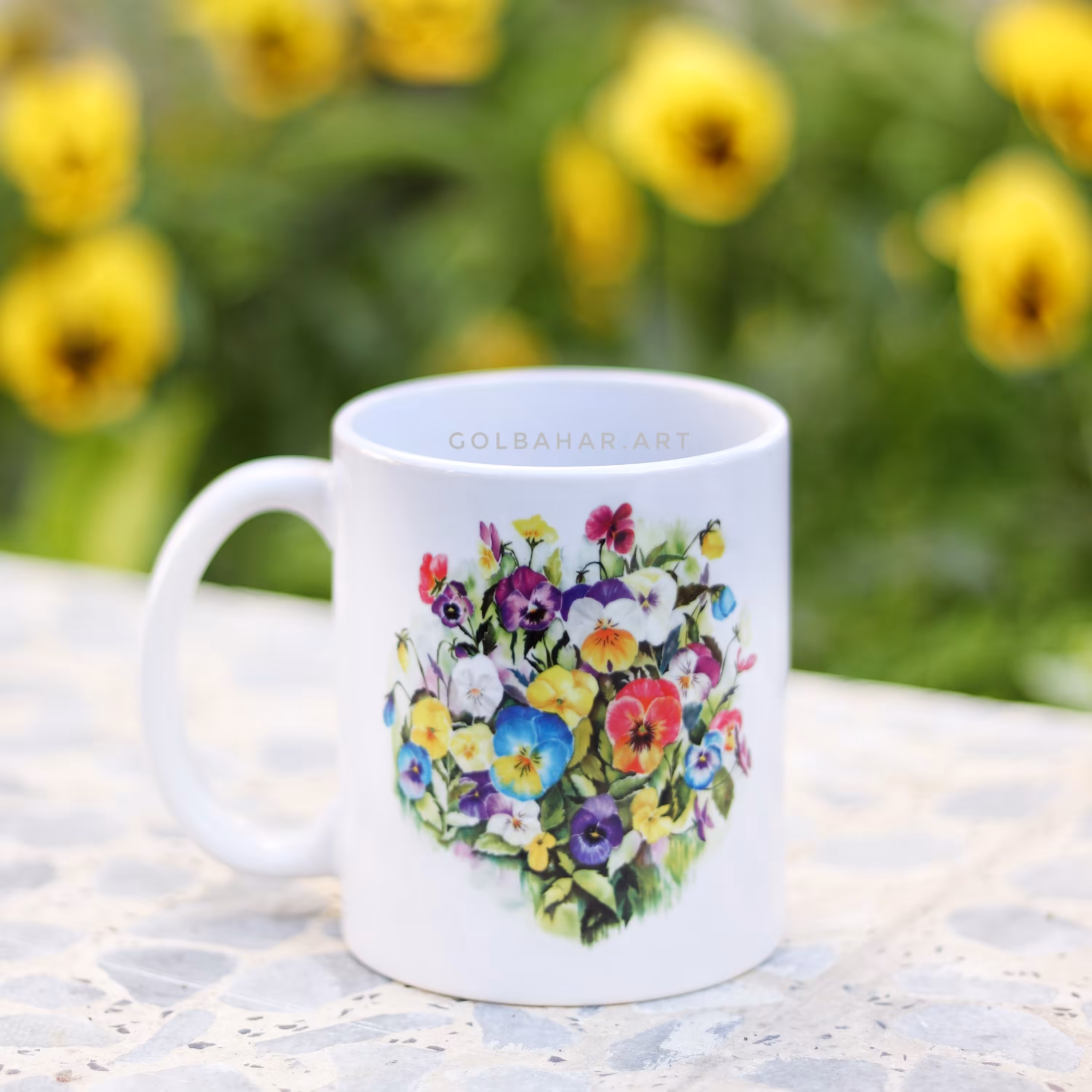 لیوان سرامیکی  طرح گل بنفشه.تمام این طرح از صفرتاصد طراحی خودم و برگرفته از طبیعت است.قابل شست و شو در ماشین ظرفشویی است