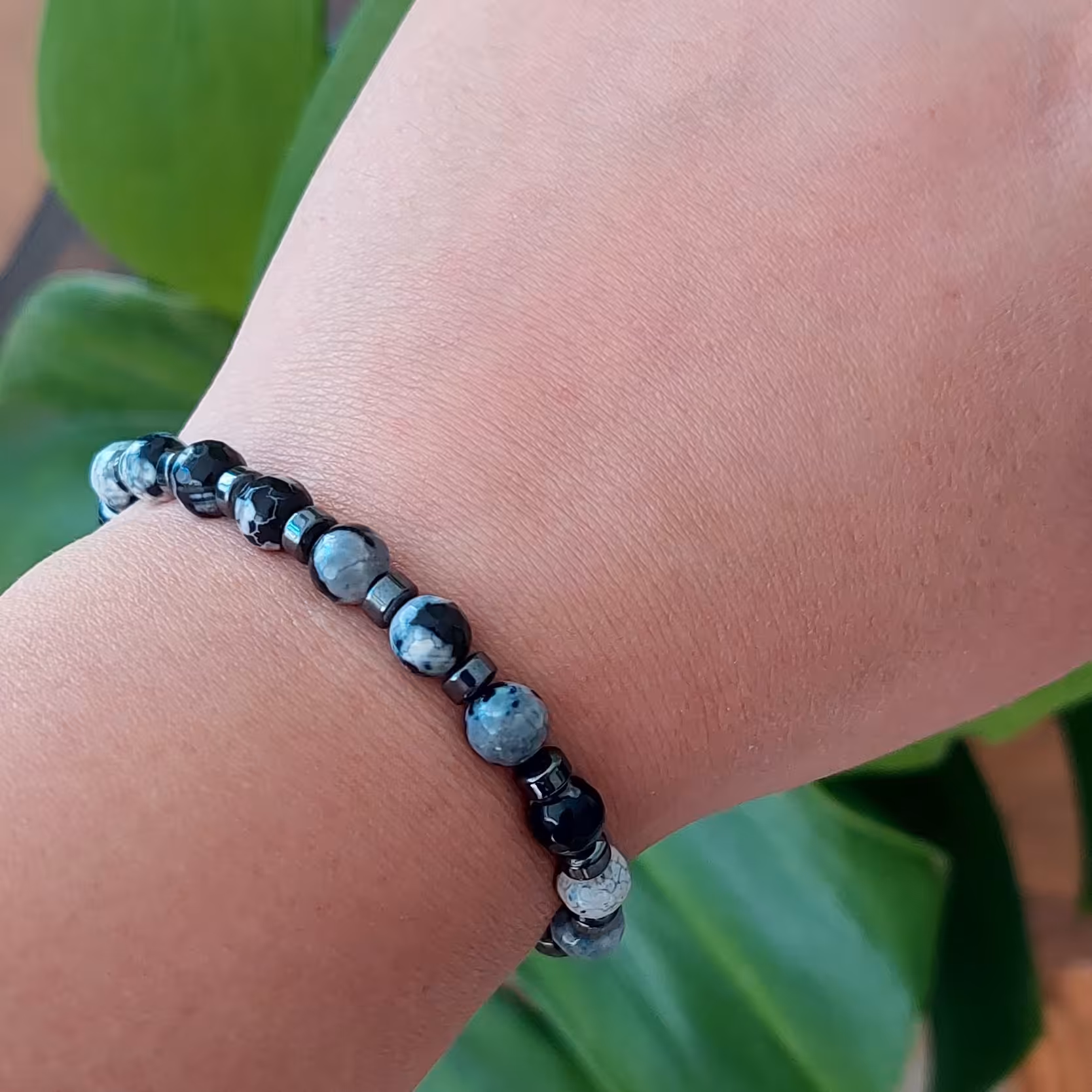 دستبند سنگ مشکی و سفید 