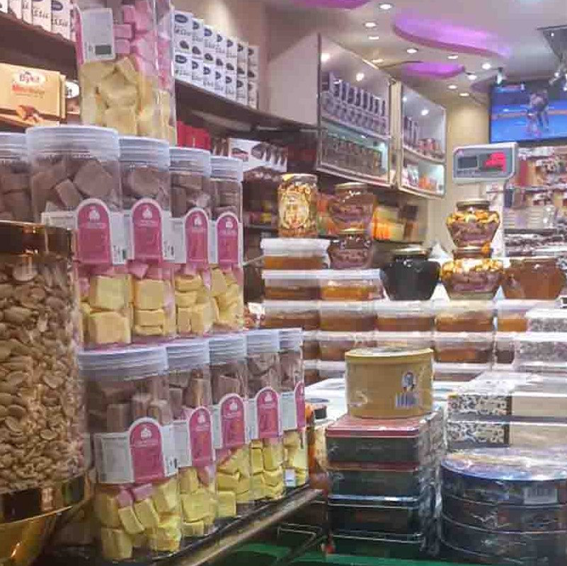 بستنی خشک تولید شده به روش فریز درایر در طعمهای وانیل، زعفران،توت فرنگی و شکلاتی