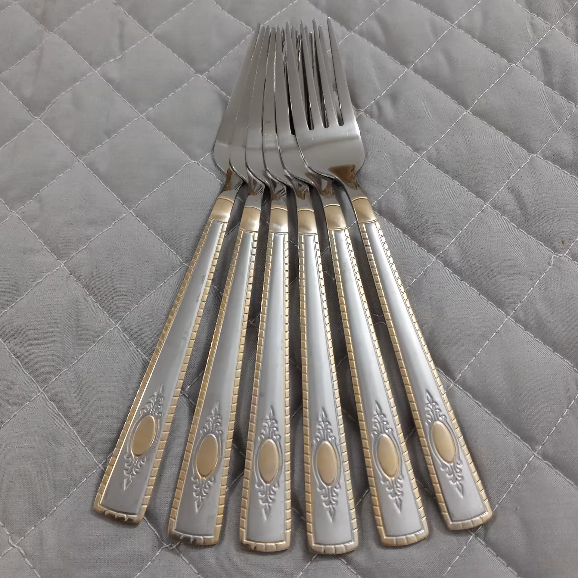 چنگال غذاخوری استیل طلایی یونیک لایف بسته 6 عددی طول 20 و ضخامت 3 میل   