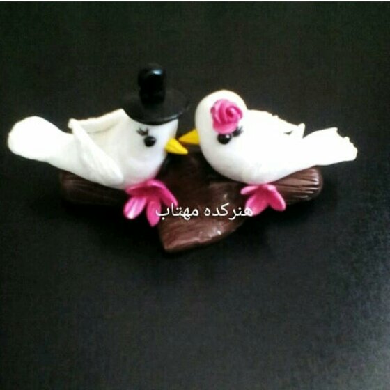 مجسمه پرنده قلبی که در تصویر ملاحظه میفرمایید اسم مورد نظر یا جمله کوتاه قابل نوشتن می باشد