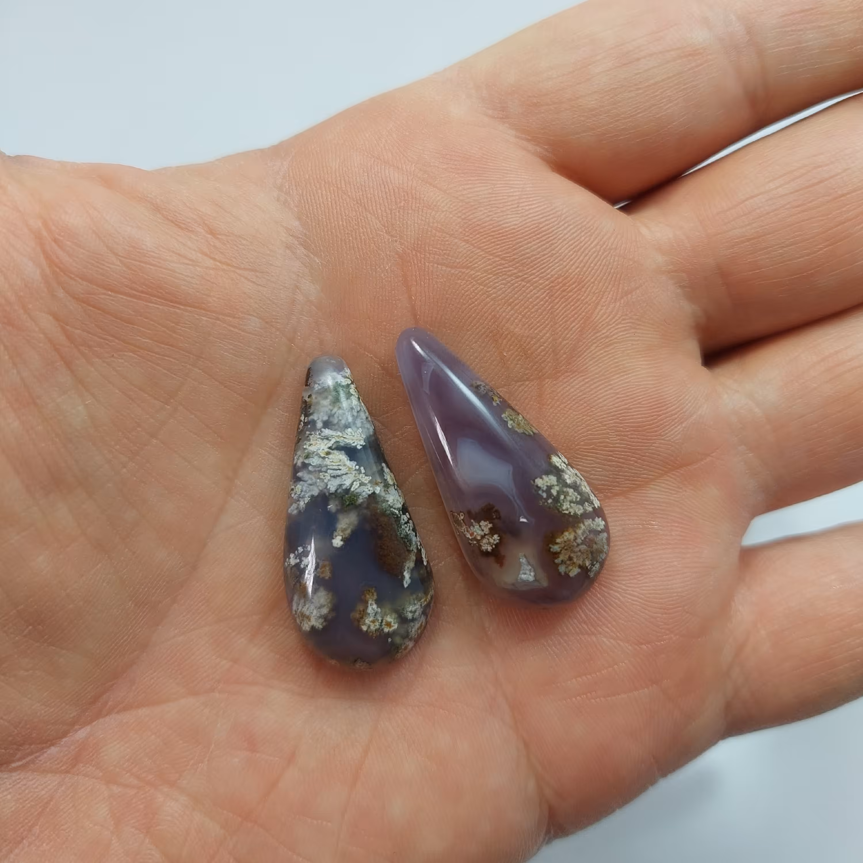 جفت عقیق شجر بهاره زمینه سوسنی بسیار زیبا با تراش طرح اشک