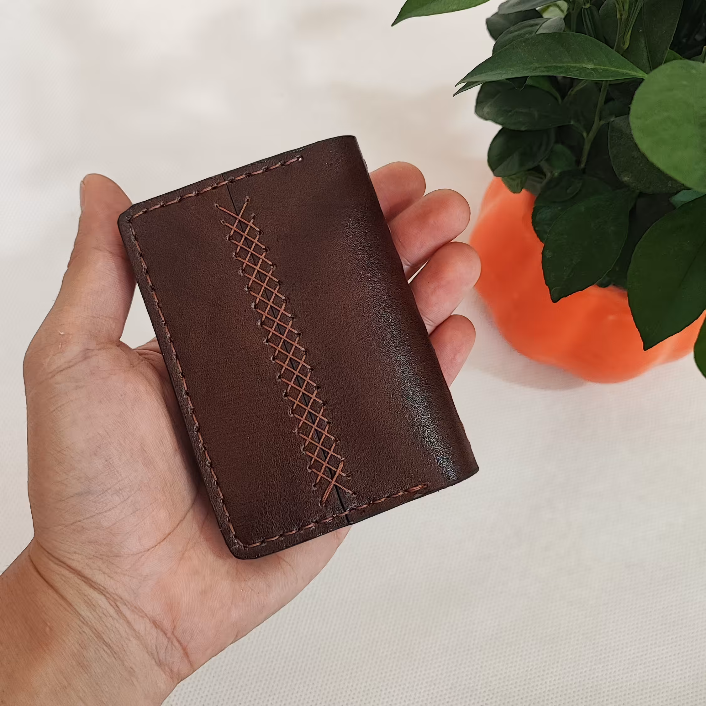 کیف جاکارتی چرم طبیعی جای8تا کارت داره سایز10در7  و داخل هر جیبی ب راحتی جا میشه  