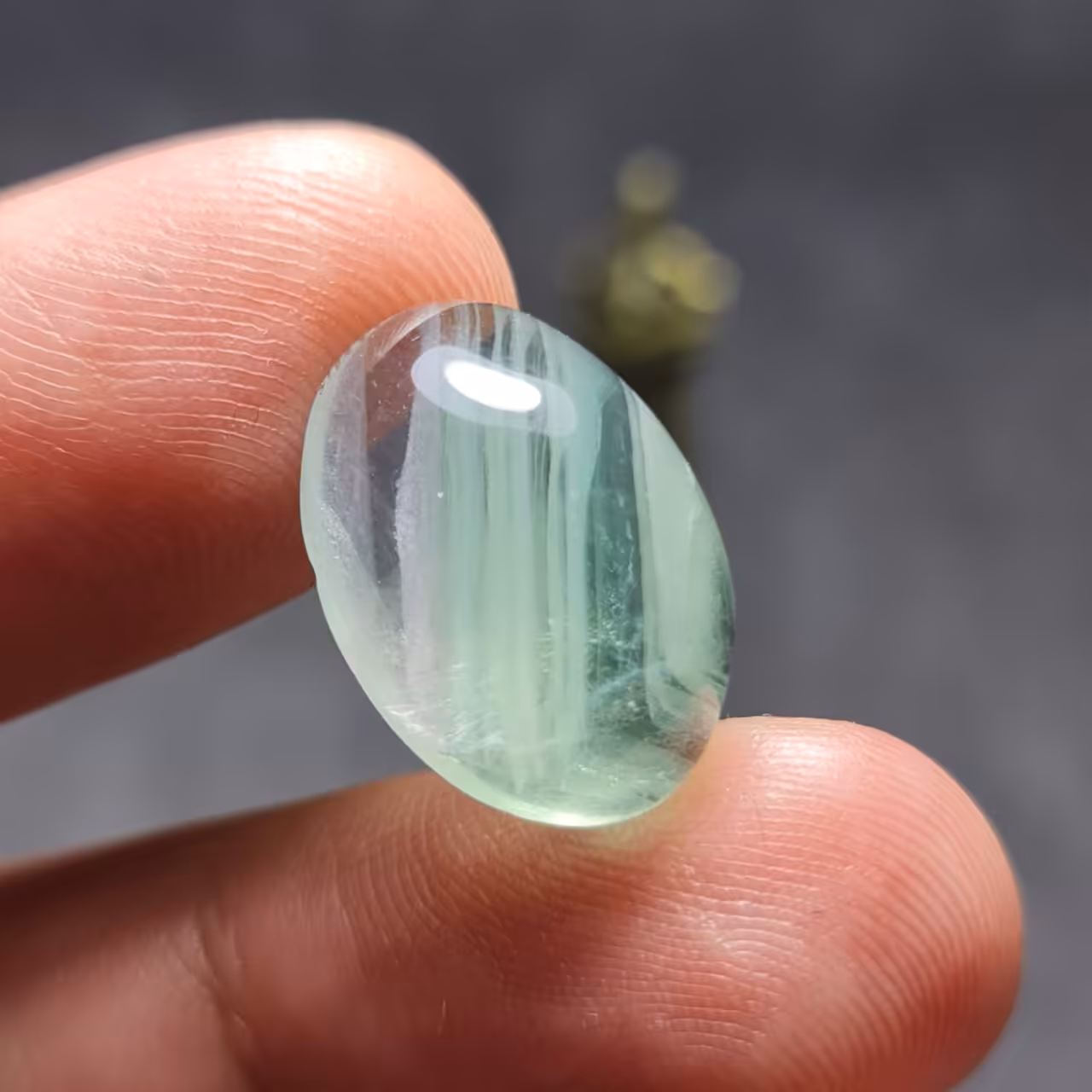  نگین فوق العاده زیبای سنگ فلورین خاص خوش رنگ آفریقایی با وزن 17قیراط 
کد  27611