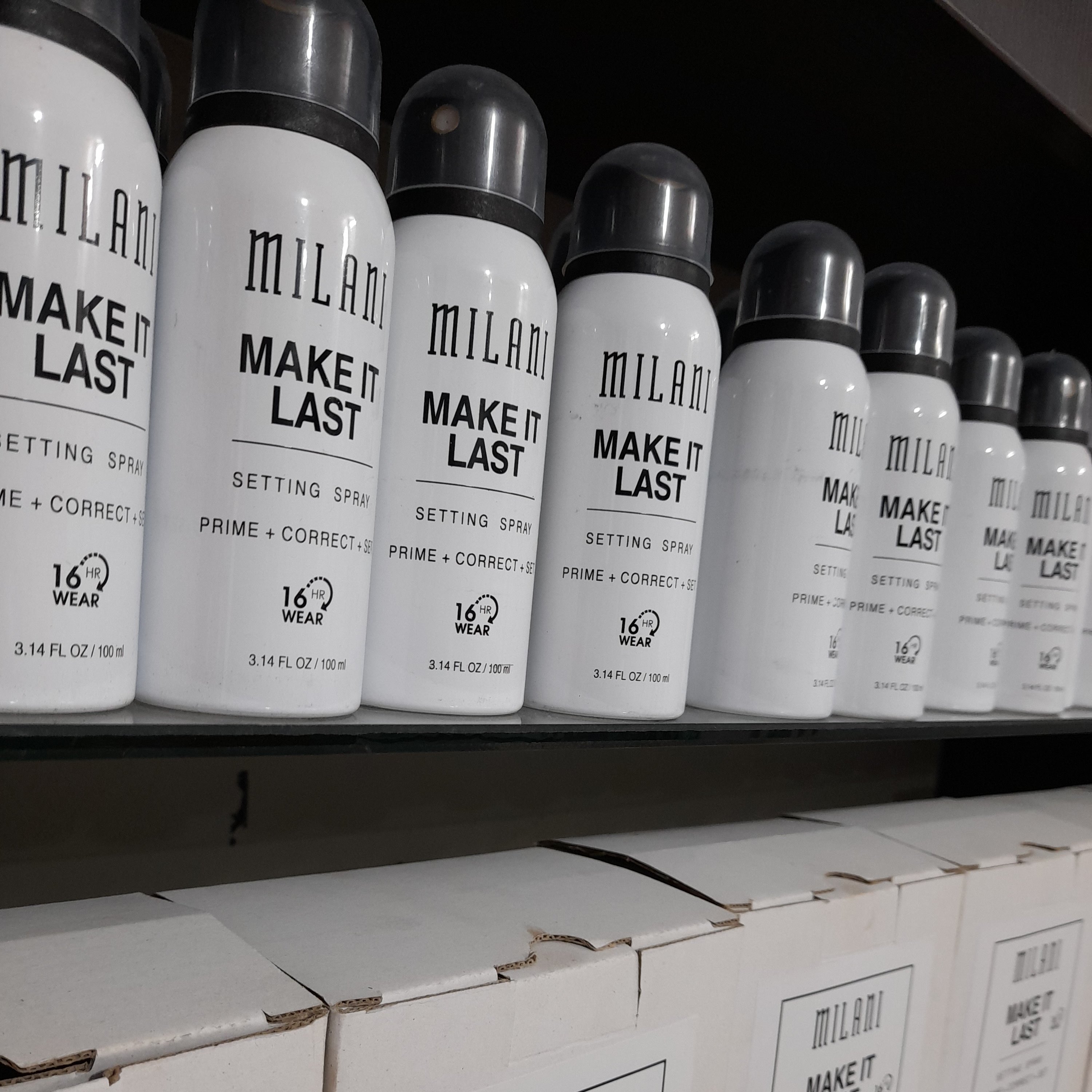 اسپری فیکساتور آرایشیمیلانی milani ،مناسب برای تثبیت آرایش و ماندگار کردن آرایش تا 16 ساعت محصول آمریکایی