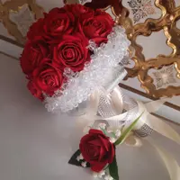 دسته گل عروس به همراه گل تو جیب داماد 