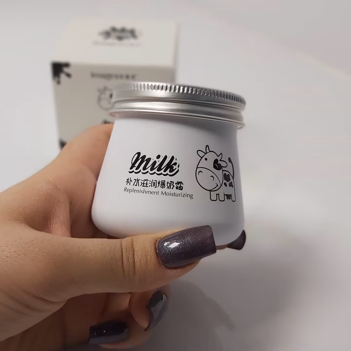 کرم آبرسان و مرطوب کننده شیرگاو
سرشار از ویتامین B.مناسب برای پوست صورت و دست ها.آبرسانی فوق العاده