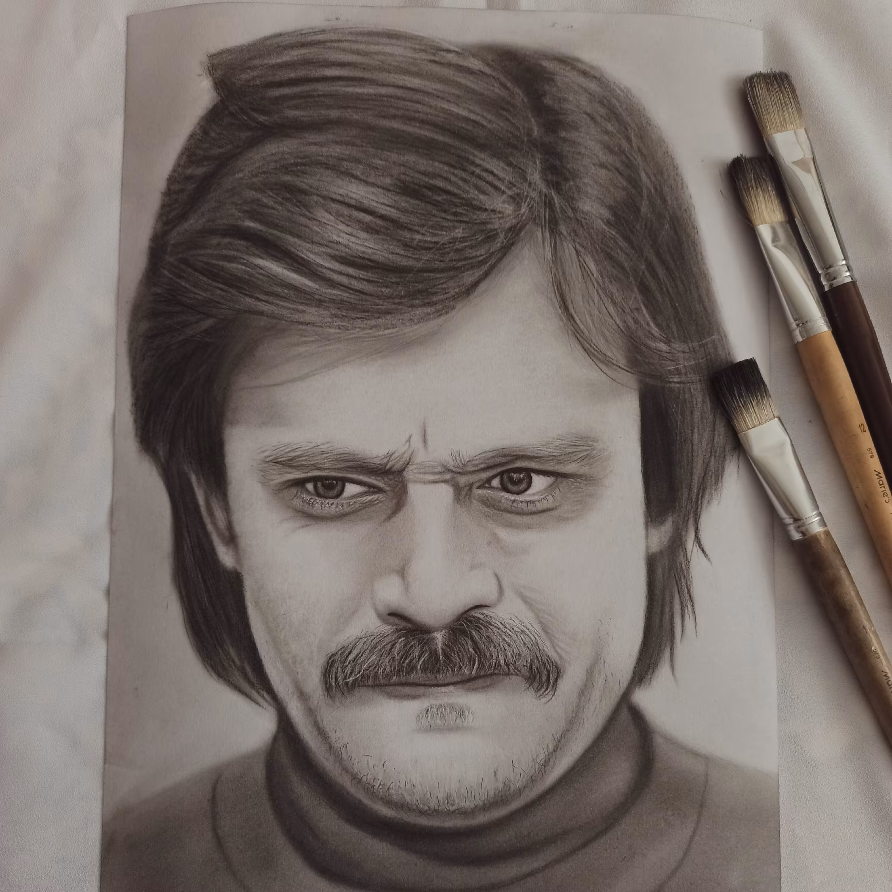 نمونه نقاشی چهره سیاه قلم میتونید با عکس اصلی مقایسه کنید