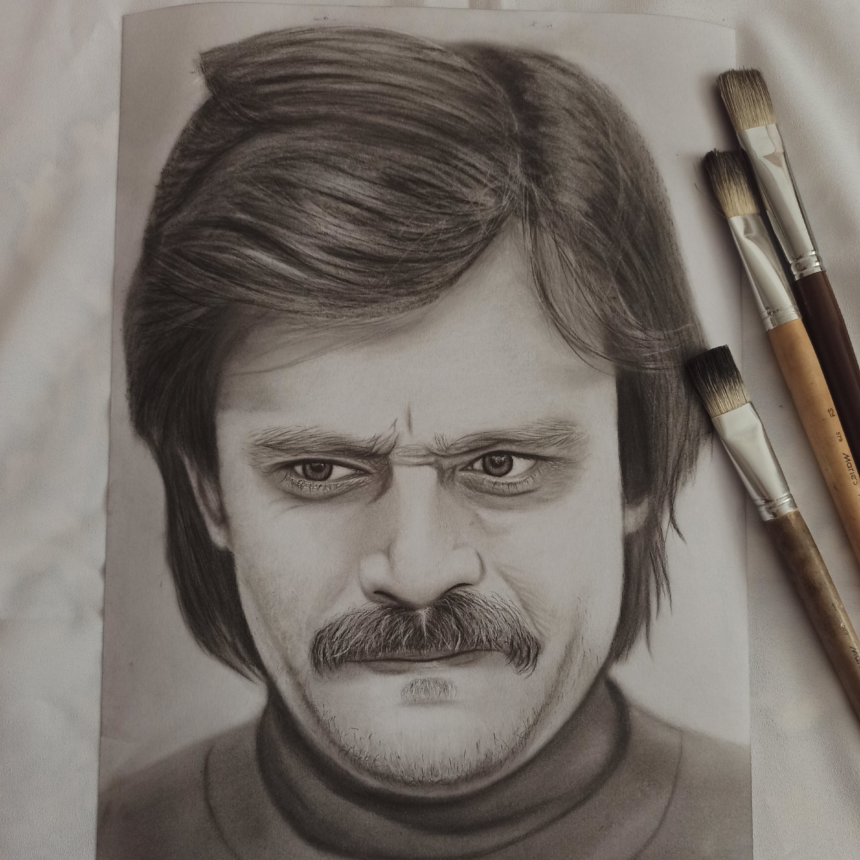 نمونه نقاشی چهره سیاه قلم میتونید با عکس اصلی مقایسه کنید