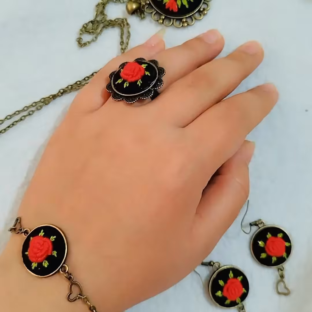 ست گردنبند گوشواره انگشتر و دستبند