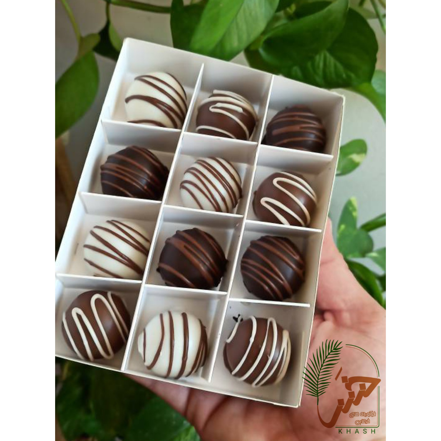 شکلات خرمایی بُن بُن 300 گرمی تهیه شده از هل و دارچین و دارچین و خرمای کبکاب درجه یک خشت