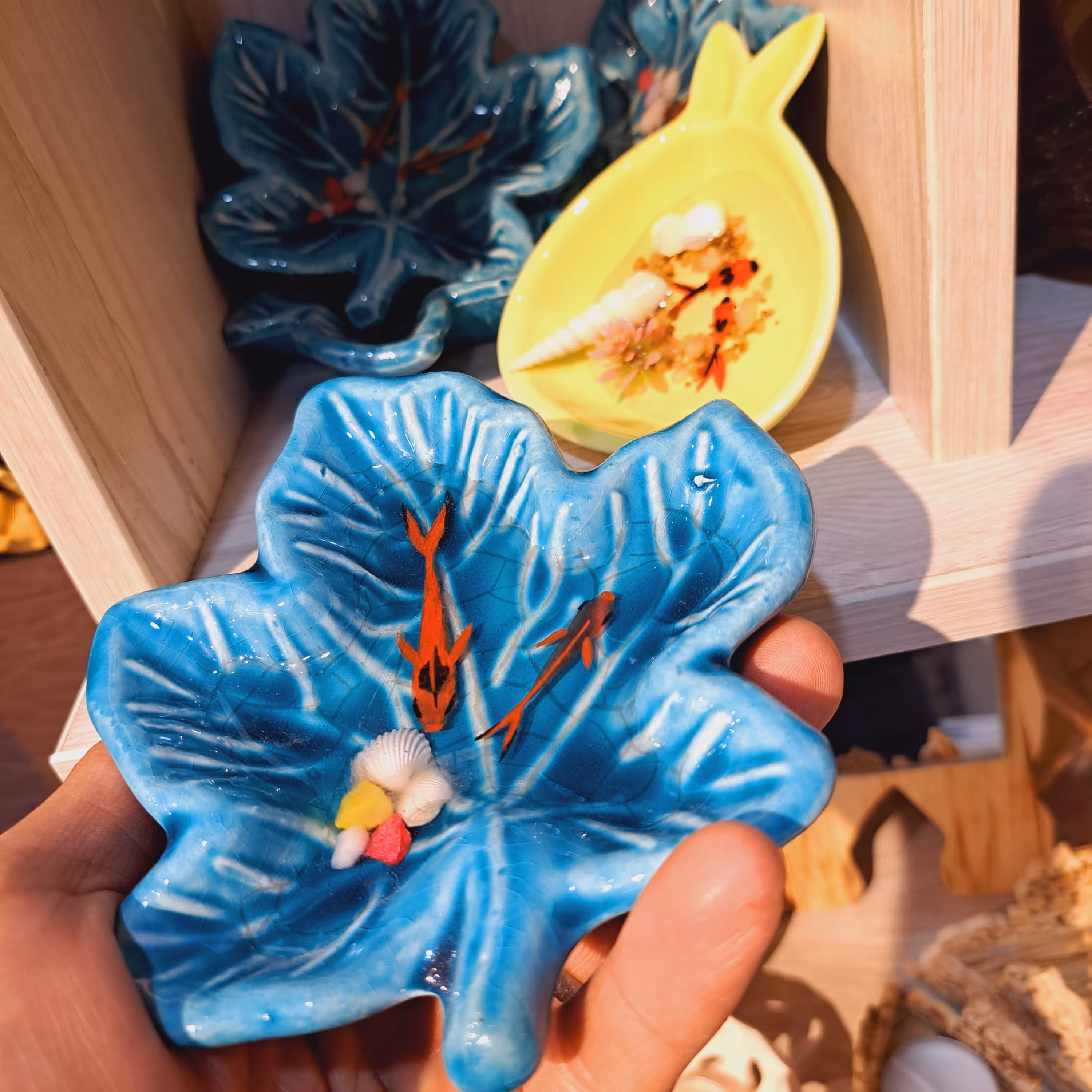 حوض ماهی قرمز  حوض ماهی رزینی حوض ماهی سه بعدی حوض ماهی هفتسین ست سفره عید نوروز نقاشی سه بعدی ماهی قرمز هفت سین