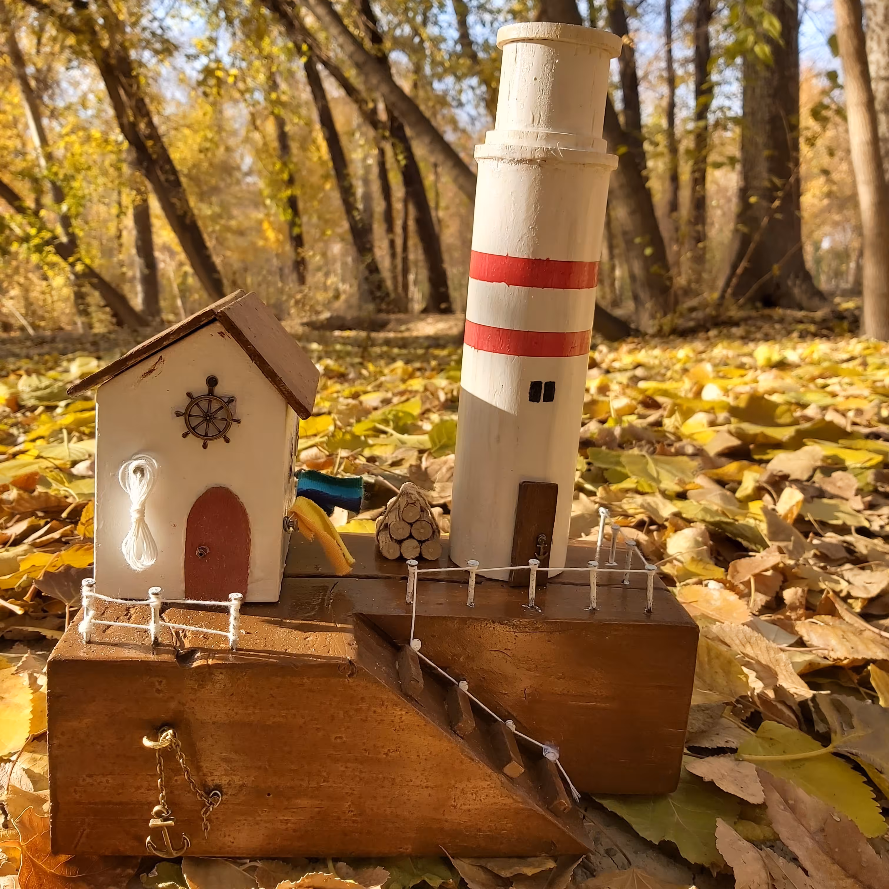 دکوری چوبی طرح فانوس دریایی