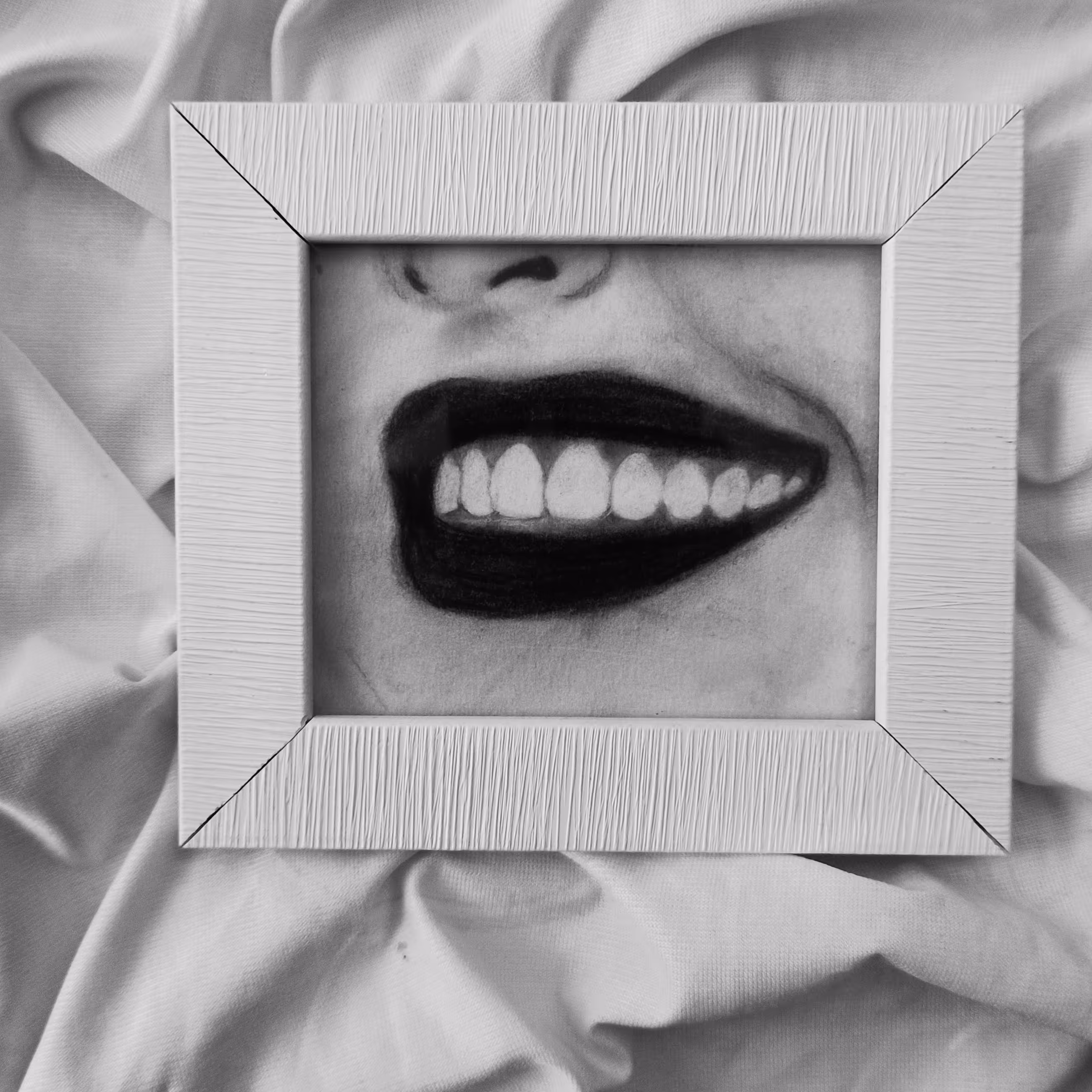 طراحی لب سیاه قلم