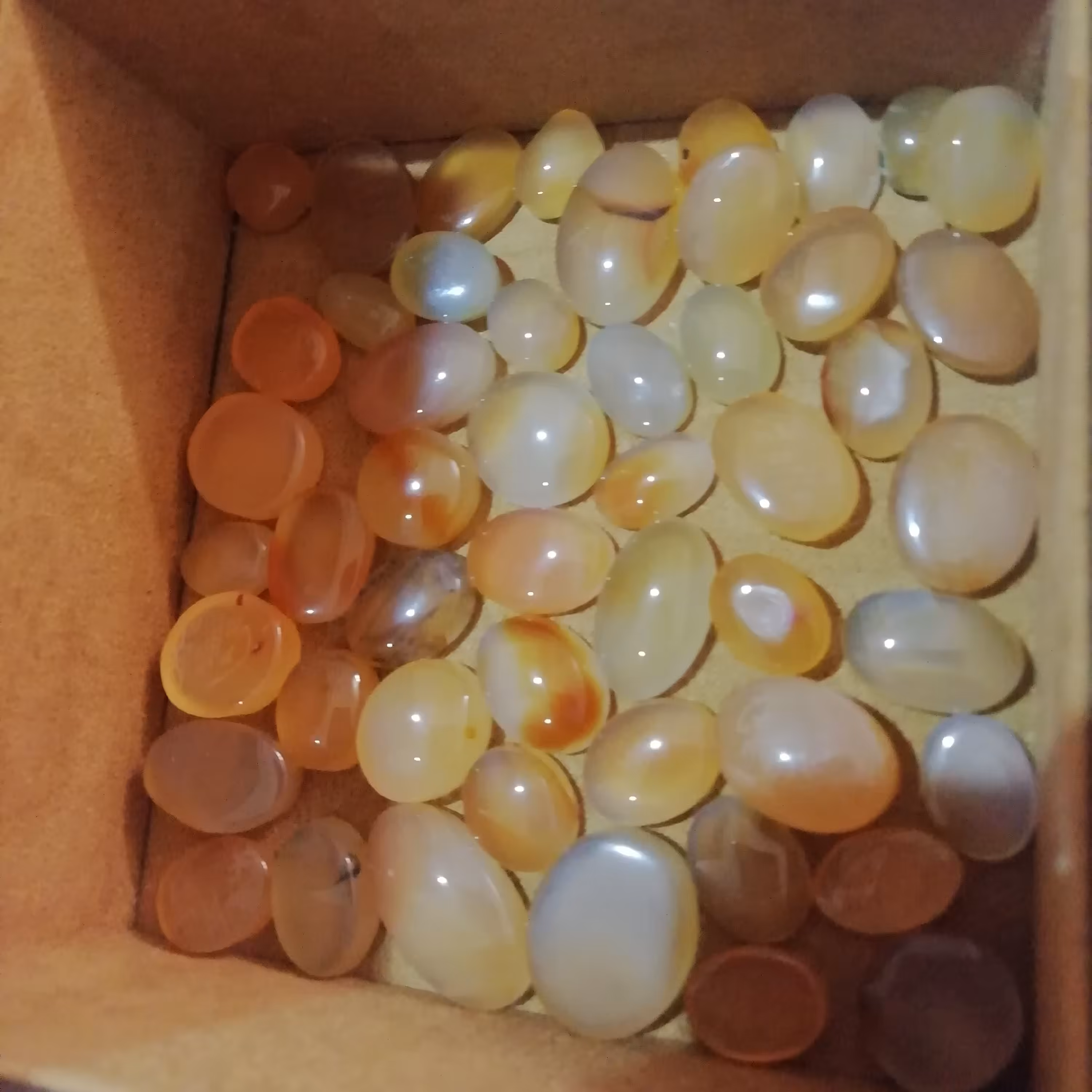 نگین عقیق یمانی 50 عدد.مناسب برای انگشتر.گردنبند.سنگ قیمتی.ابعاد 10 الی 21 میل.جواهرات.زیورآلات.نقره.انگشتر نقره.