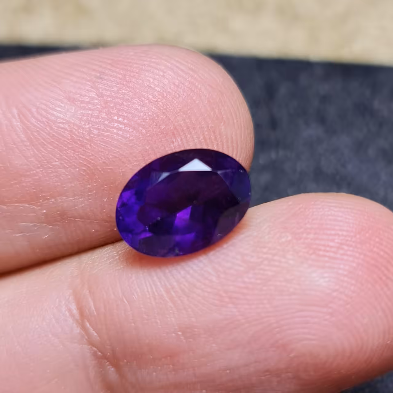  نگین زیبای سنگ آمیتیست معدنی اروگوئه با وزن 3 قیراط 
کد 28727
