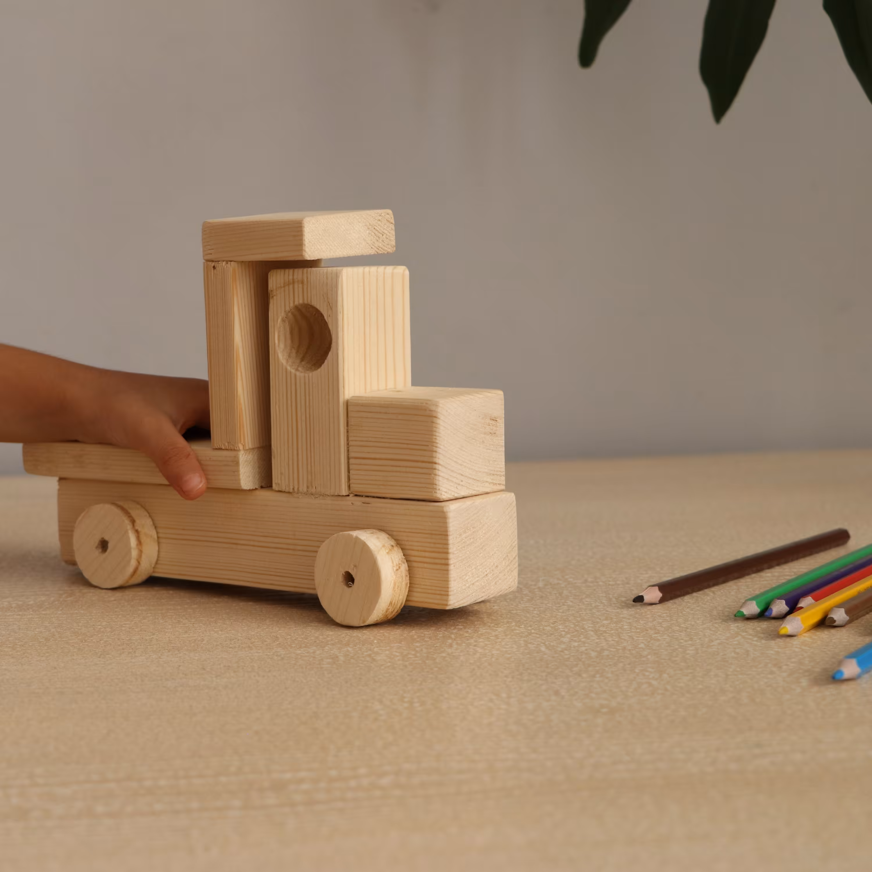 ارسال رایگان سراسر کشور ماشین چوبی.اسباب بازی چوبی.دکوری چوبی.چوب روسی