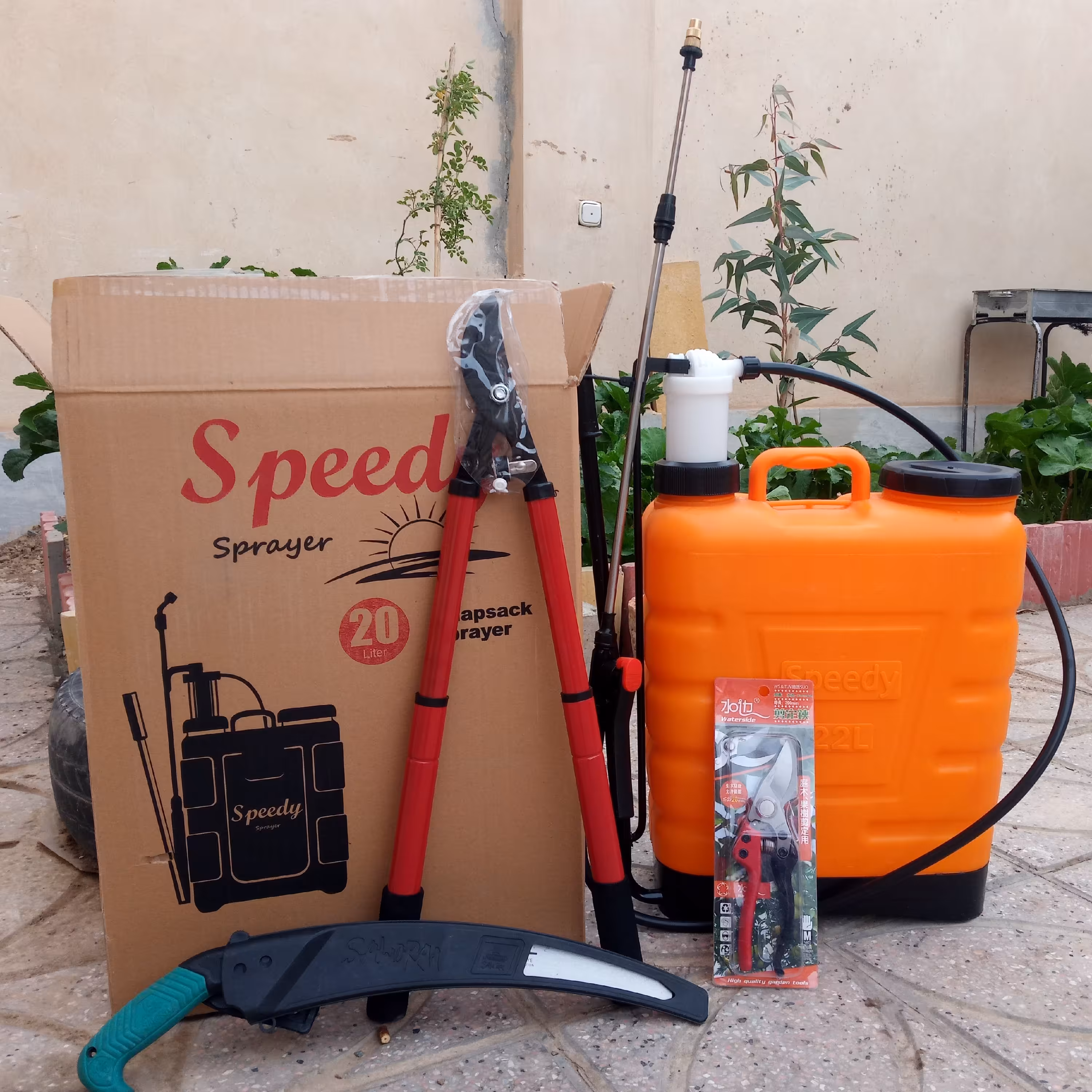 مجموعه 4 عددی ابزار  باغبانی سمپاش، اره و قیچی 