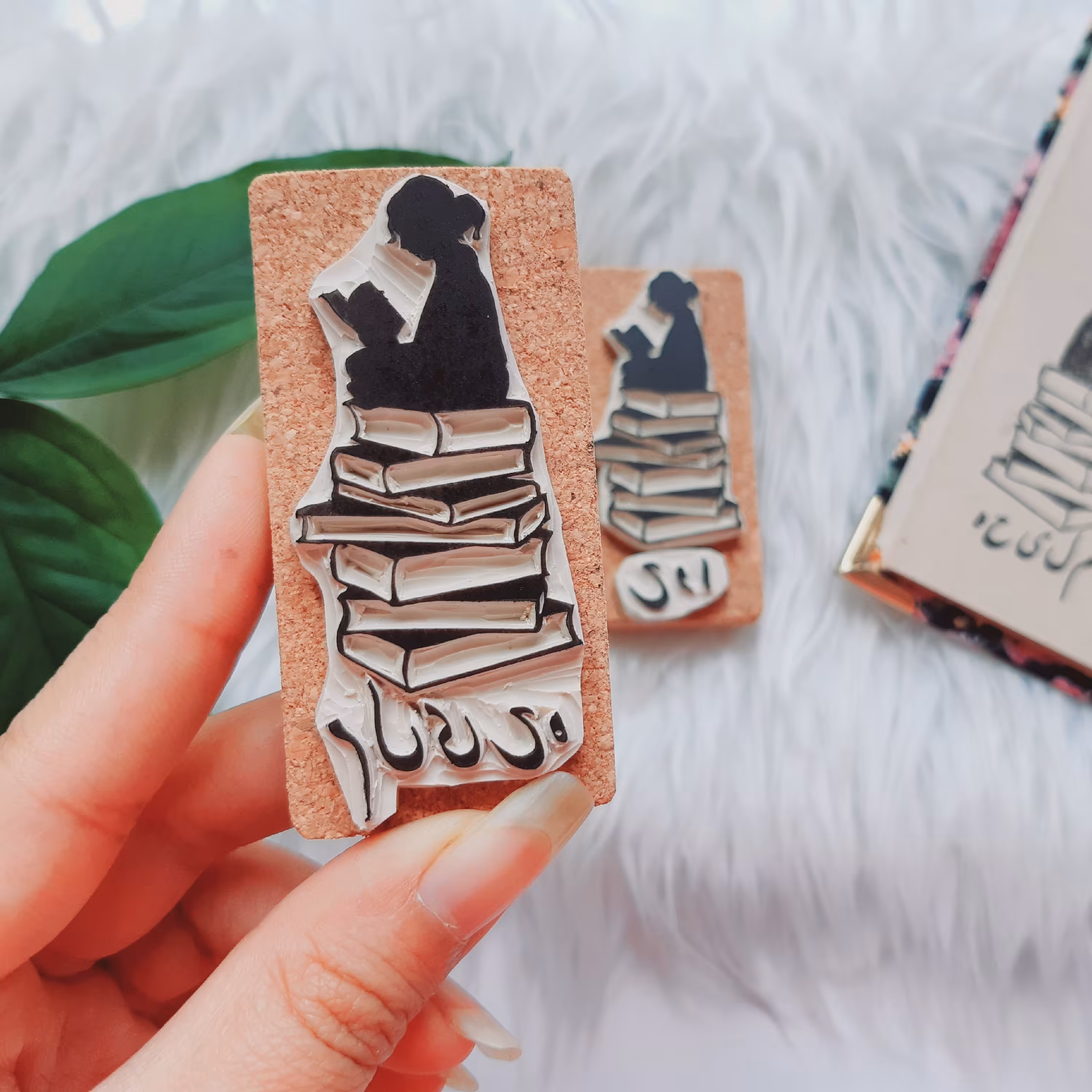 مُهر  دختر و  کتاب با اسم شحصی خودتون 