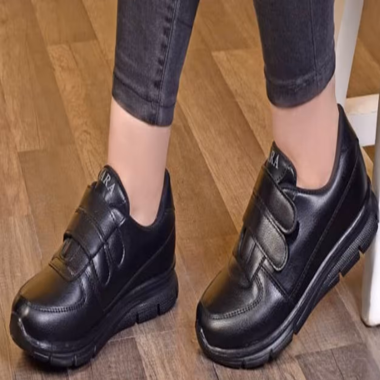 کفش روزمره مدل چسبی رنگ مشکی
