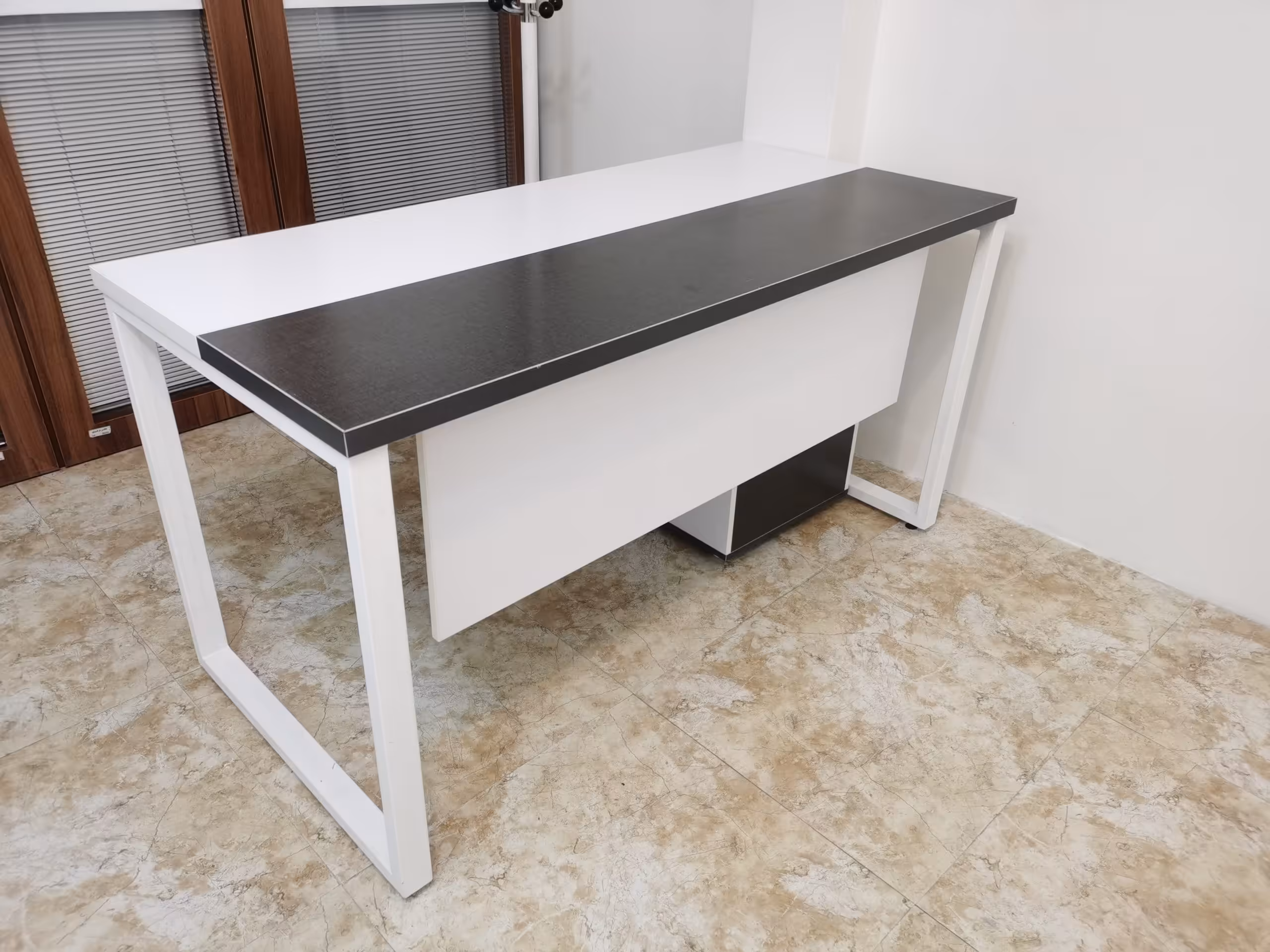 میز پایه فلزی 3 تیکه با فایل