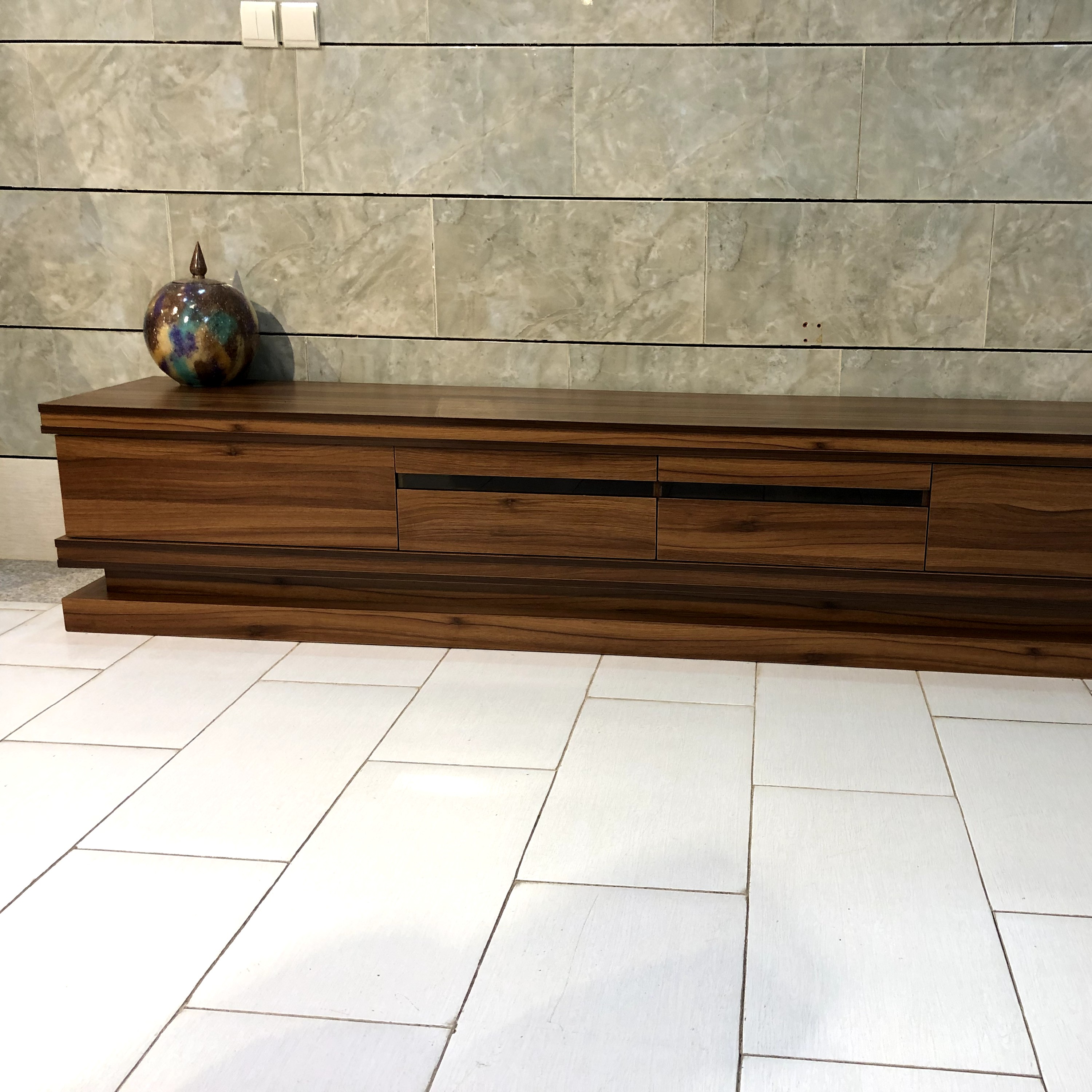 میز تلویزیون برند کارینو ام دی اف وکیوم ضد خش تحمل وزن بالا کدV5(ارسال باربری پس کرایه)