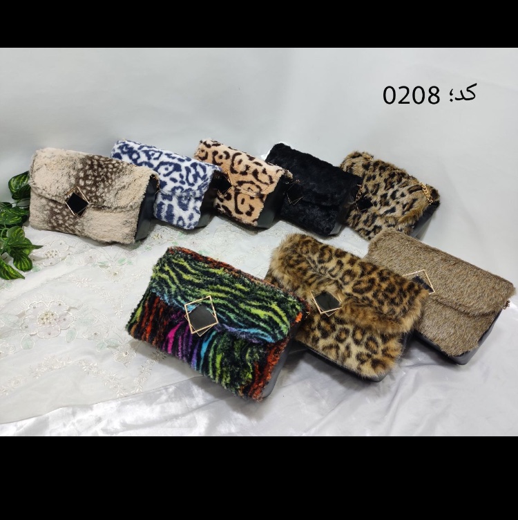 کیف خز خوشگل زنانه و دخترانه زیبا دارای رنگبندی بالا جنس خزدار  ابعاد داخل تصویر