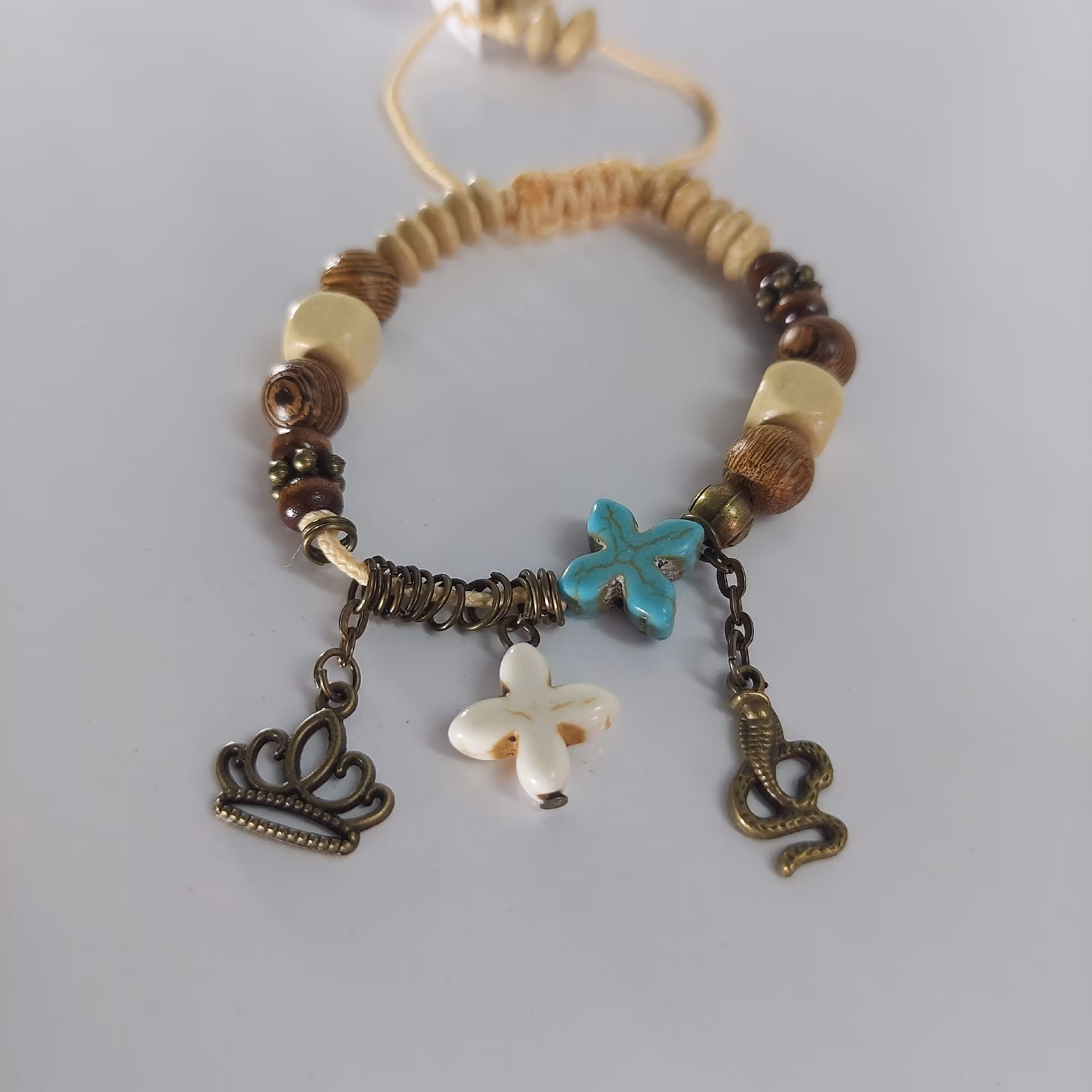 دستبند هندی چوبی آویزدار  کد H027