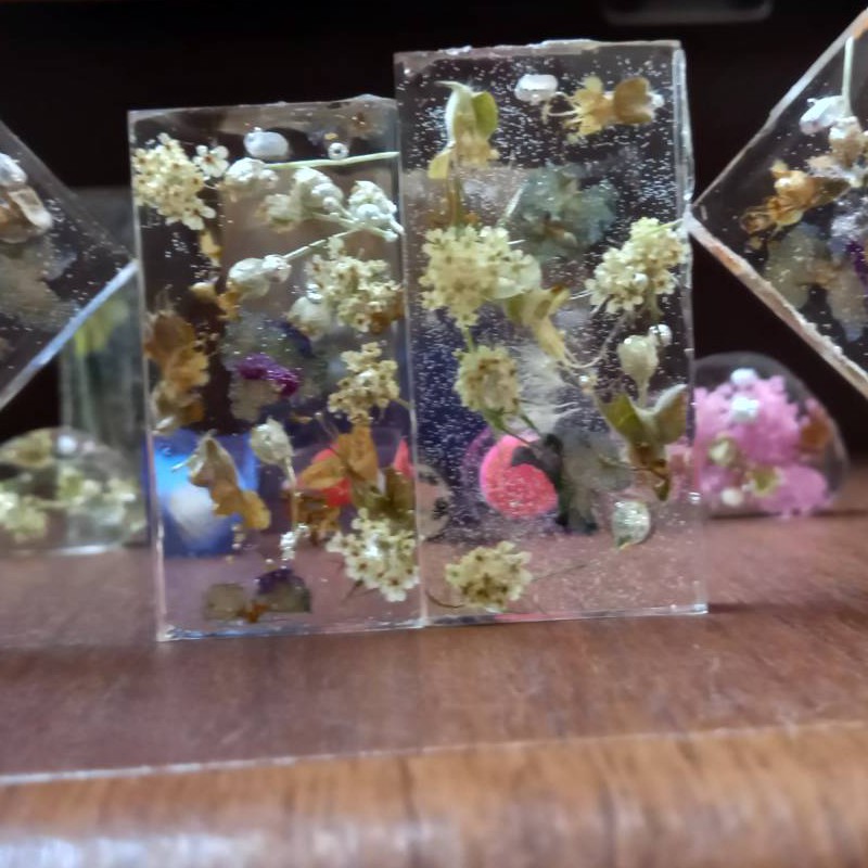 جاسوئیچی طرح گل ساخته شده با مرغوب ترین رزین بازار