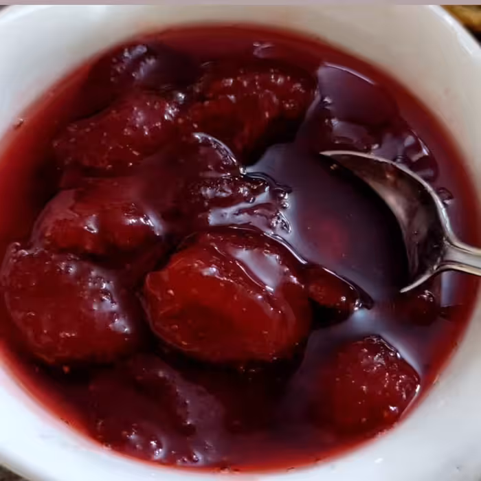 مربای 500 گرمی توت فرنگی خانوم خانوما 